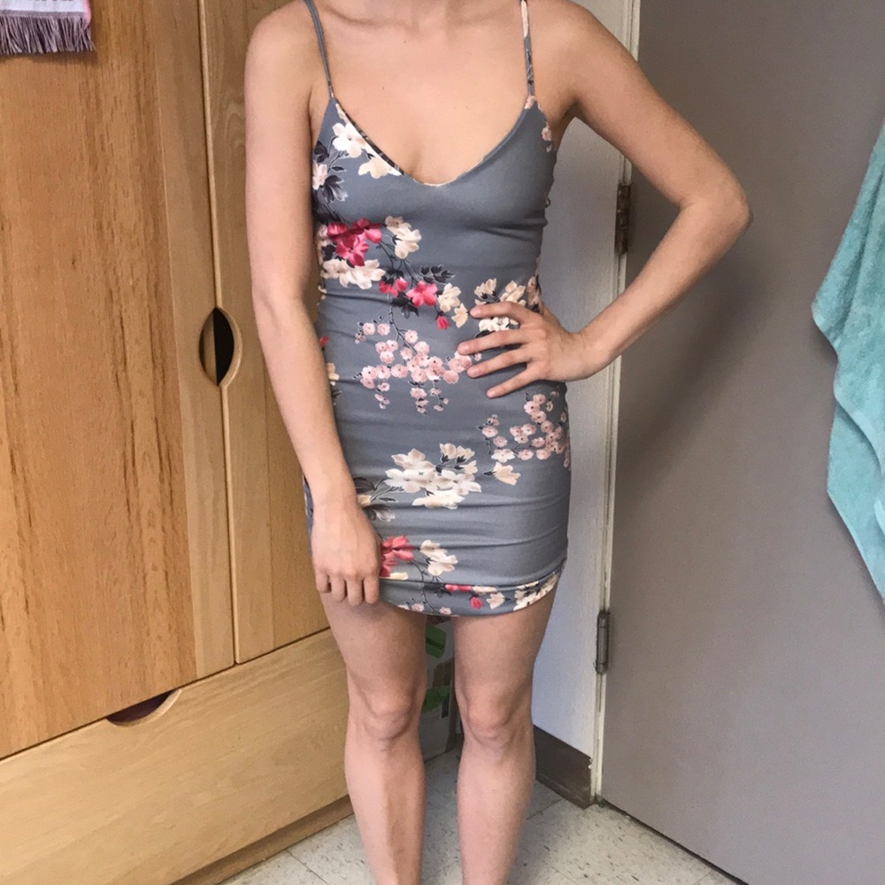 Cute bodycon floral dress!